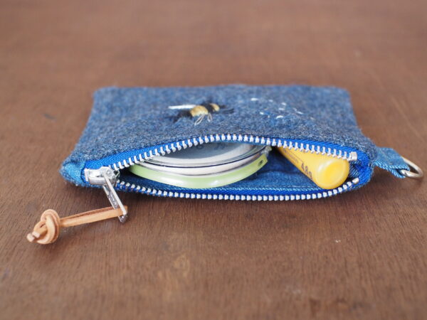 Busy Bee - Tweed Wool Purse with embroidery in gold and silver - Image 4